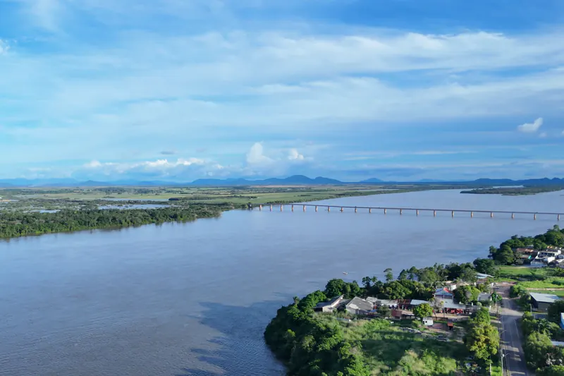 A Ponte dos Macuxis sobre o rio Branco, em Boa Vista.
